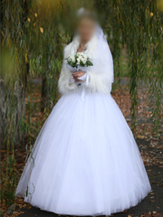 Продам свадебное платье,  р-р 44-48,  белое,  б/у