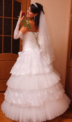 Эксклюзивное свадебное платье,  перчатки и фата