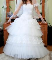 Продам красивое белое свадебное платье б/у р 42/44 для высокой девушки