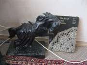 Скульптура вздыбленный конь каслинское литье+книга искусств каслинских