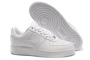 Продаю  мужские кроссовки  Nike Air Force One