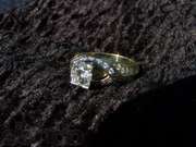 Продам обручальное кольцо с бриллиантами