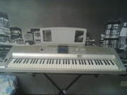 Yamaha Portable Grand DGX-305