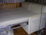 Угловой диван белого цвета
