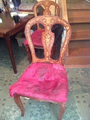 Срочно продам два стула (из комплекта арабской мебели). 