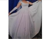 продам красивое атласное свадебное платье