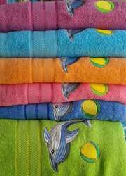 Текстиль в ассортименте: полотенца,  пледы,  постельное белье