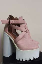 Открытые ботинки на толстом каблуке,  на платформе розового( пудового)