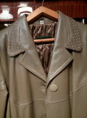 Продам  кожаное пальто  58 размера в идеальном состоянии