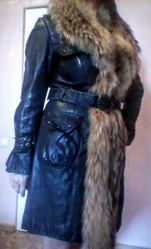 Продам (б/у) кожаное пальто с меховым воротником