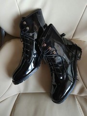 Продам новые Dior ботинки женские 40 размер (стелька 25см)