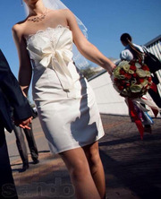 Эффектное свадебное платье цвета айвори