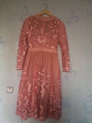 Красивое розовое платье 