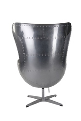 Кресло Egg выполнено в стиле Aviator вдохновлённое самолётами истребит