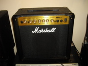 Продам комбик MARSHALL MG15CDR